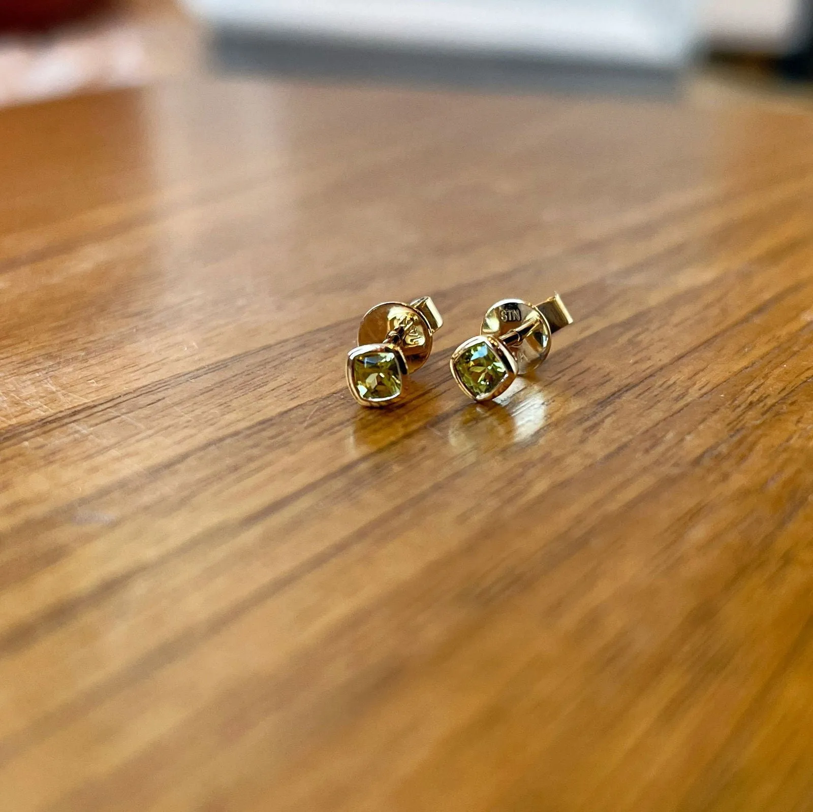 Bezel Studs