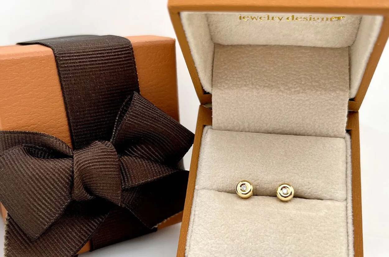 Mini Earrings 18kt Gold Center Diamonds Studs