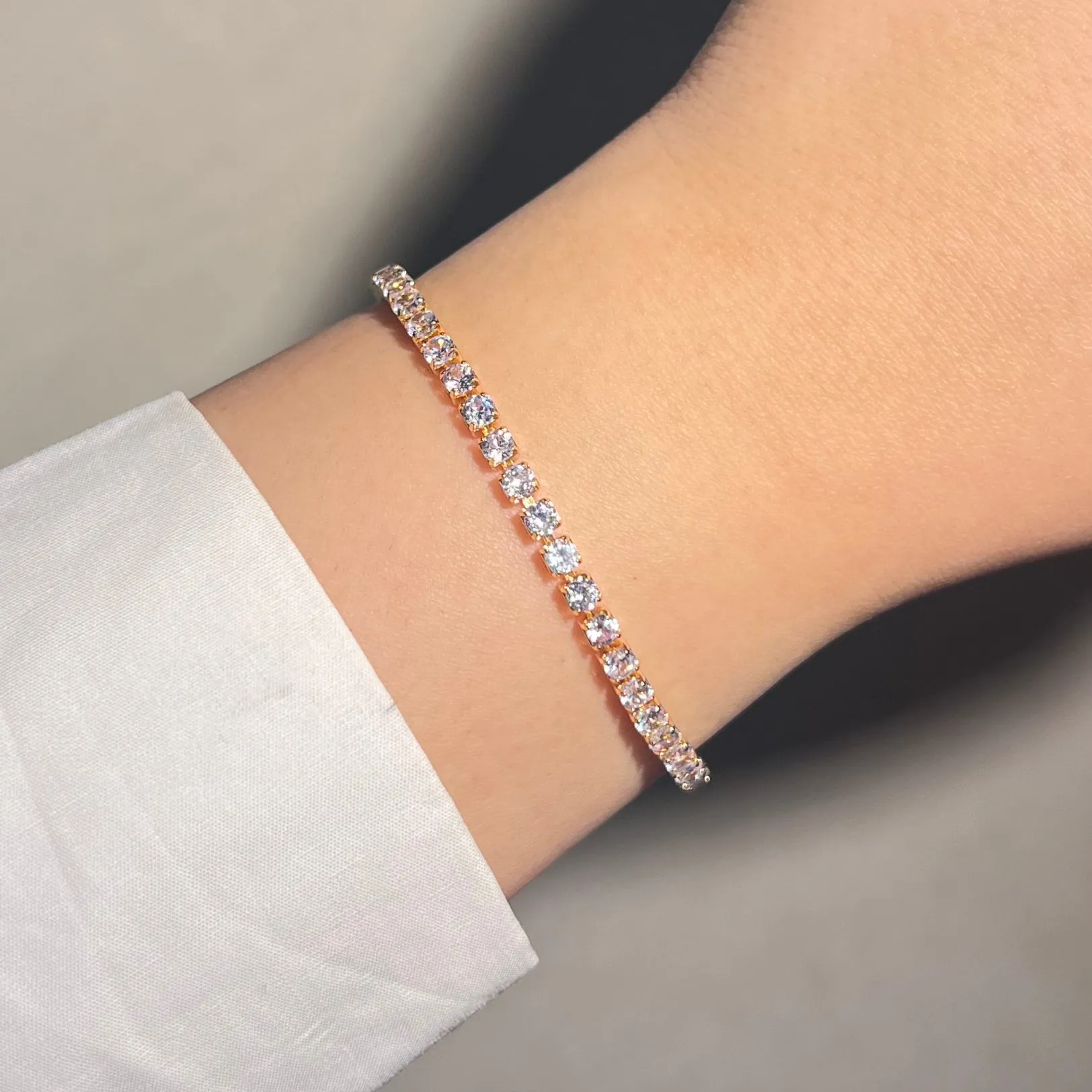 Slim tennis bracelet gold