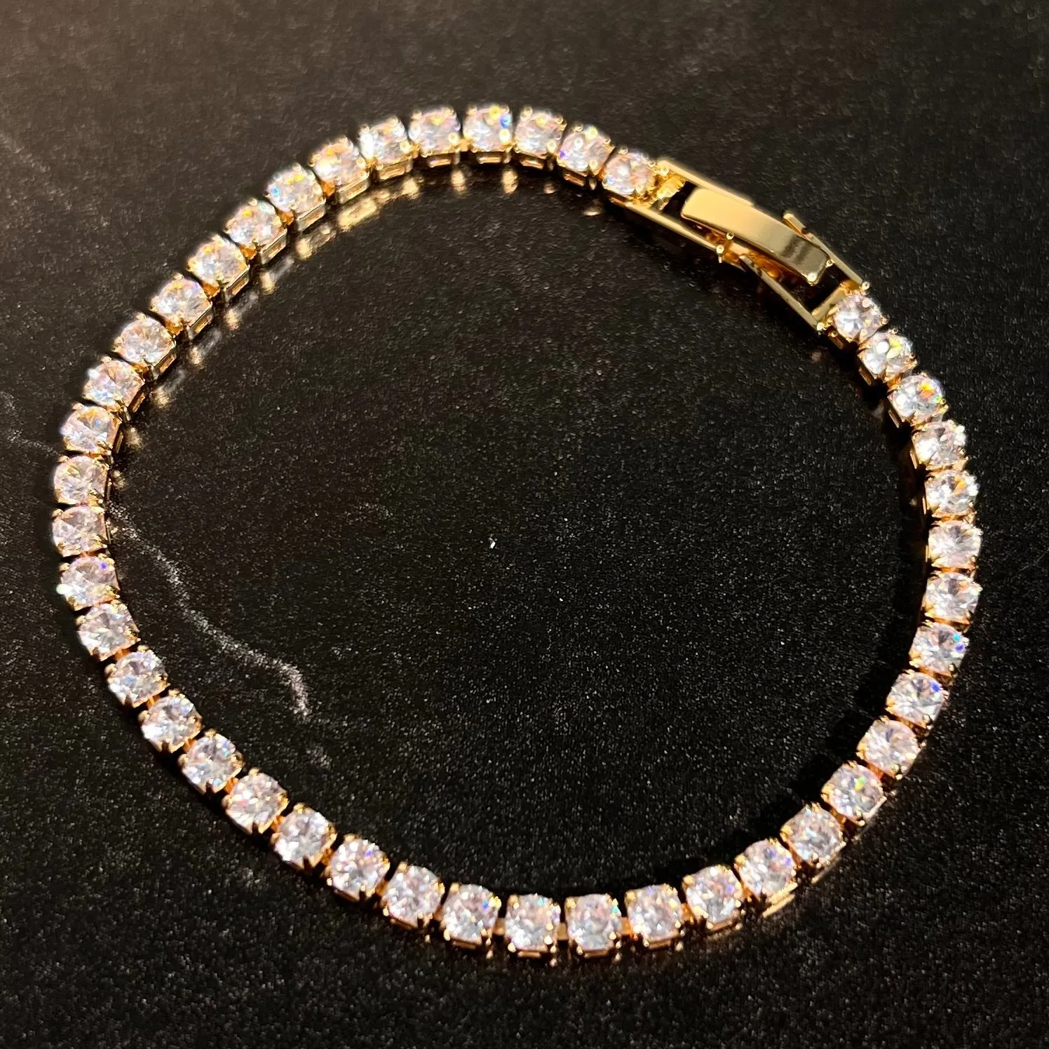 Slim tennis bracelet gold